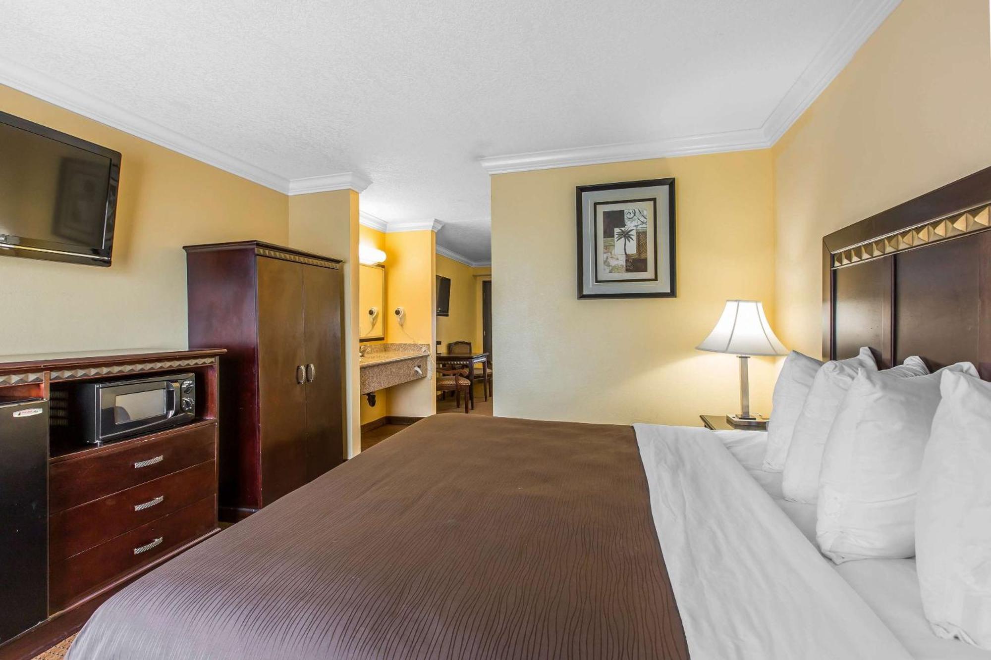Quality Inn & Suites Bell Gardens-Los Angeles Exterior photo